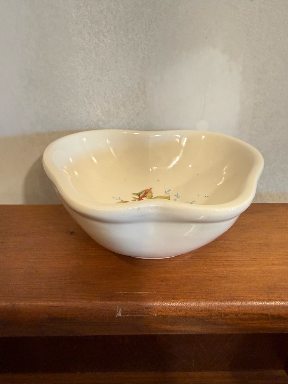 Ceramic Apple Motif Small Bowl - White with Red Apples - Picture 4 of 5